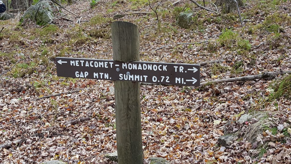 Monadnock-004-2018-10-22 Gap Mountain Trail Sign